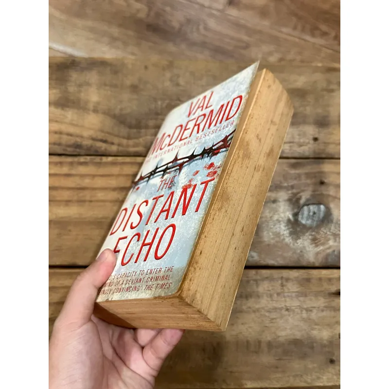 The Distant Echo - Val McDermid 736304