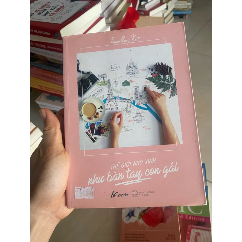 Đủ loại sách ạ .  478976