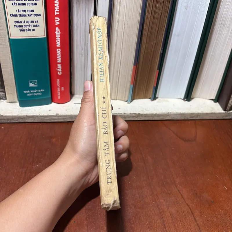 II Sách Xưa: Trung Tâm Báo Chí (Tập 1) - IULIAN XÊ MI Ô NỐP - 1987 751385