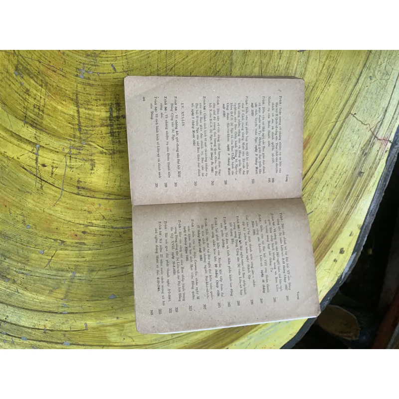 VỀ XÂY DỰNG CON NGƯỜI MỚI XÃ HỘI CHỦ NGHĨA  746717