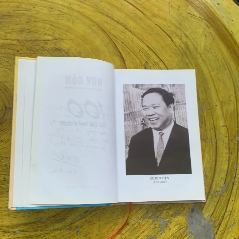 HUY CẬN - 100 BÀI THƠ TUYỂN CHỌN bìa cứng 759744