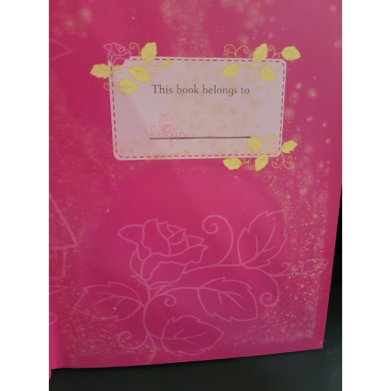 Snow white and the seven Dwarfs (bìa cứng, sách màu, kèm CD) mới 90% bẩn nhẹ, có chữ viết Walt Disney HCM3004 NGOẠI VĂN 924938