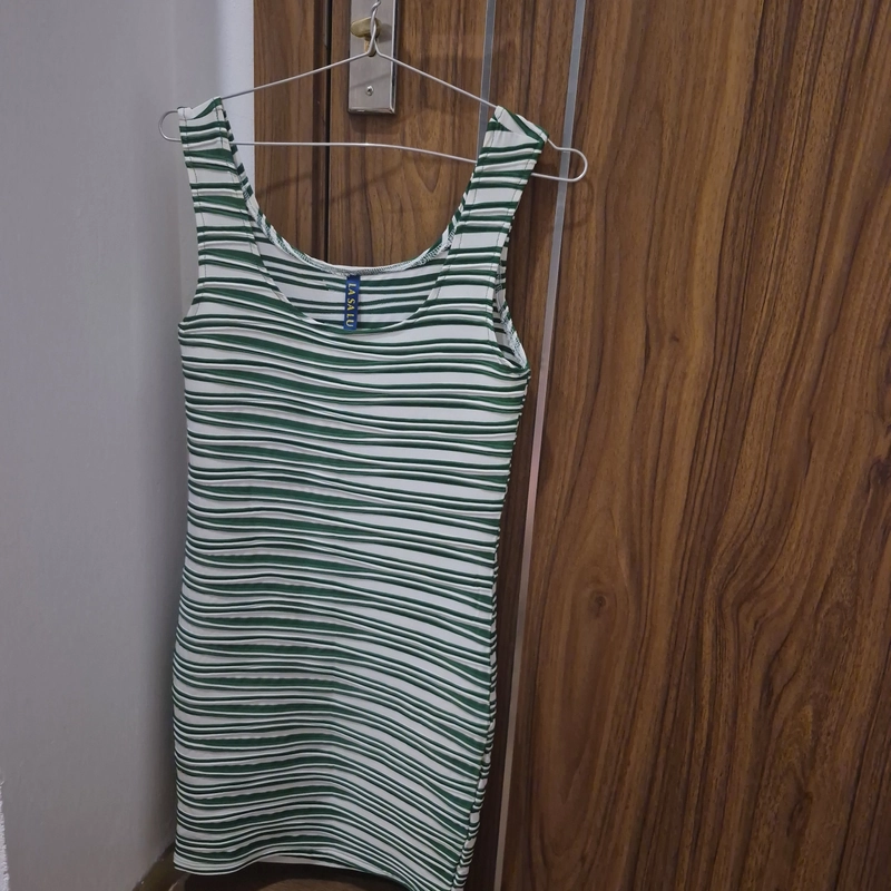 Váy bodycon sọc ngang sát nách LASALU – dáng ôm tôn dáng, phong cách Hàn

 522746