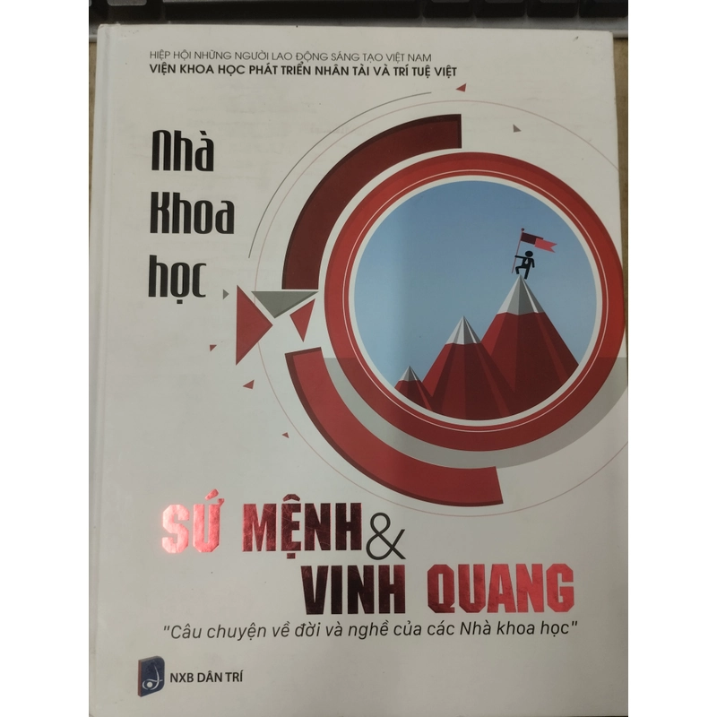 Nhà khoa học sứ mệnh và vinh quang. Bìa cứng 315905