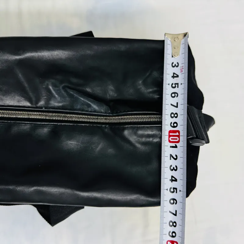 Túi chữ nhật CK màu đen, cond 90%, 150K 925362