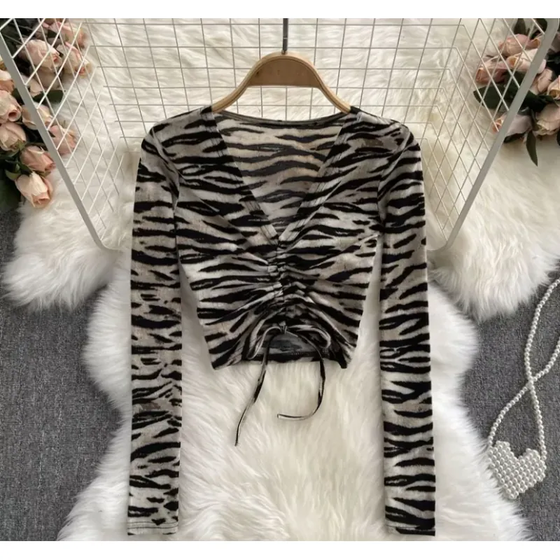 Áo croptop BH tay dài cổ chữ V in họa tiết da báo phối dây rút thời trang mùa 786457