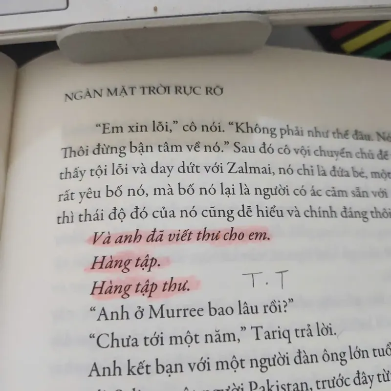 NGÀN MẶT TRỜI RỰC RỠ - Khaled Hosseini 961358