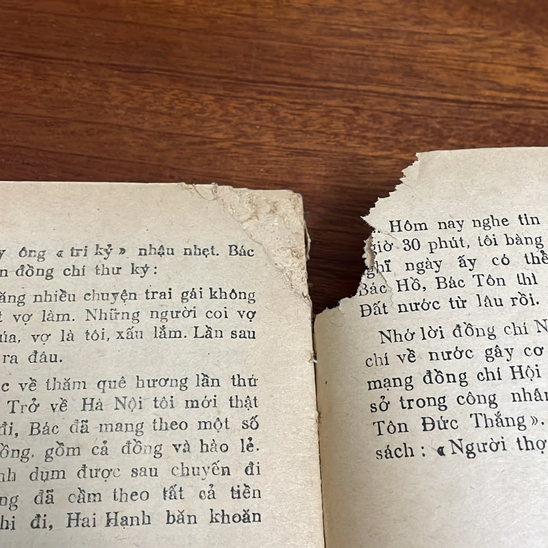 [Sách Xưa] - II Tựa sách: Người Thợ Máy Tôn Đức Thắng - Lê Minh - 1987 503754