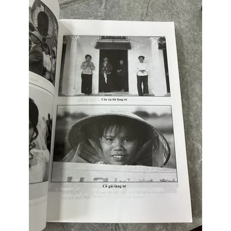 LÀNG VIỆT ĐỐI DIỆN TƯƠNG LAI HỒI SINH QUÁ KHỨ - JOHN KLEINEN 795465