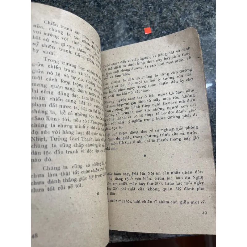 Một ngày của bí thư tỉnh uỷ Trần Bạch Đằng XB 1985 787275