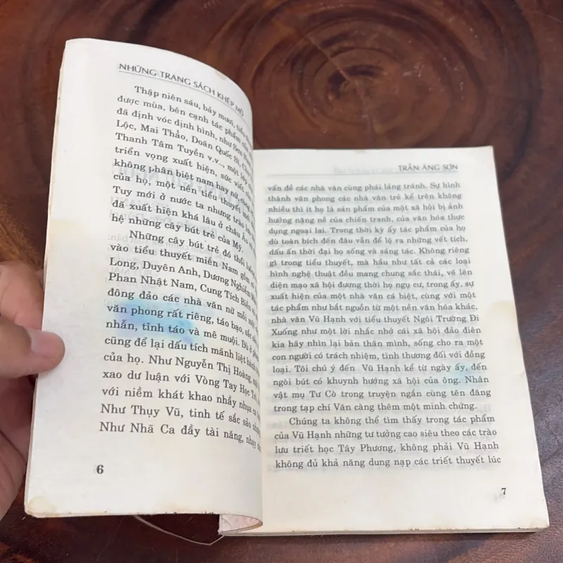 II Văn Học: Những Trang Sách Khép Mở (Quyển 2) - Trần Áng Sơn - 2002 999231