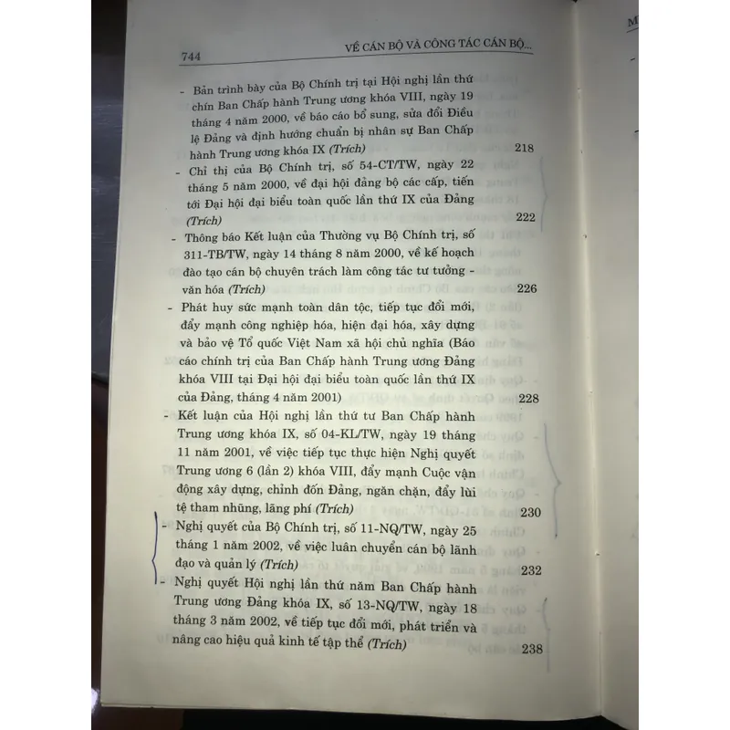 Về cán bộ và công tác cán bộ trong thời kỳ đổi mới  720303
