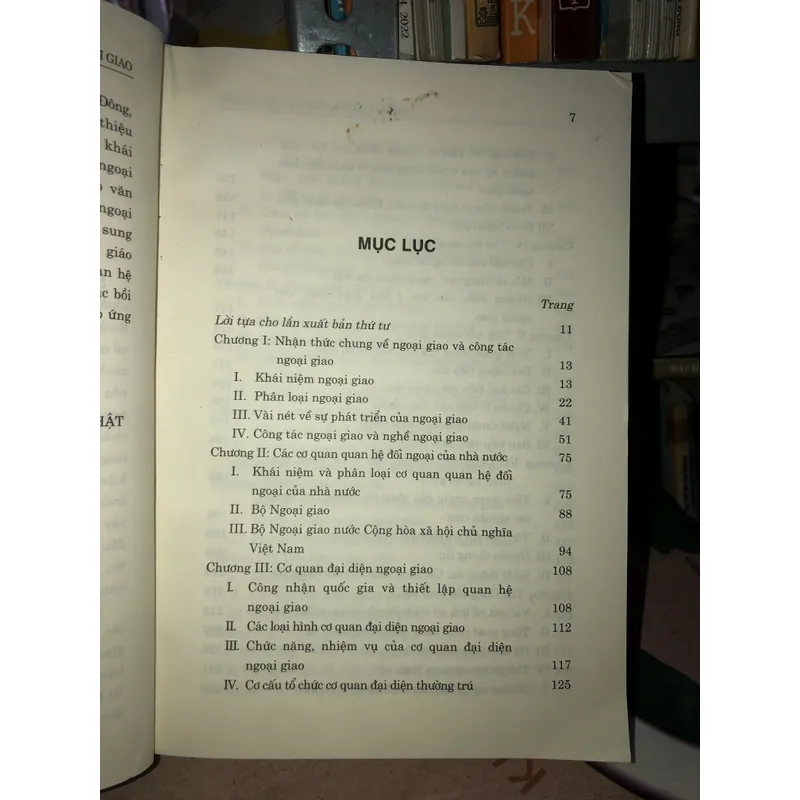 Ngoại giao và công tác ngoại giao - GS. TS. Vũ Dương Huân 681328