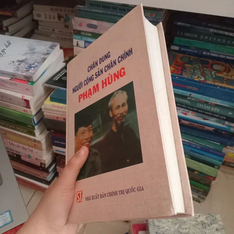 Chân dung người cộng sản chân chính Phạm Hùng 📚 1004174