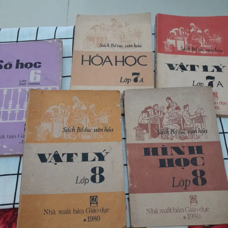 5 quyển sách giáo khoa 1977-1981- Toán Vật lý Hóa Lớp 6, 7, 8. 573025