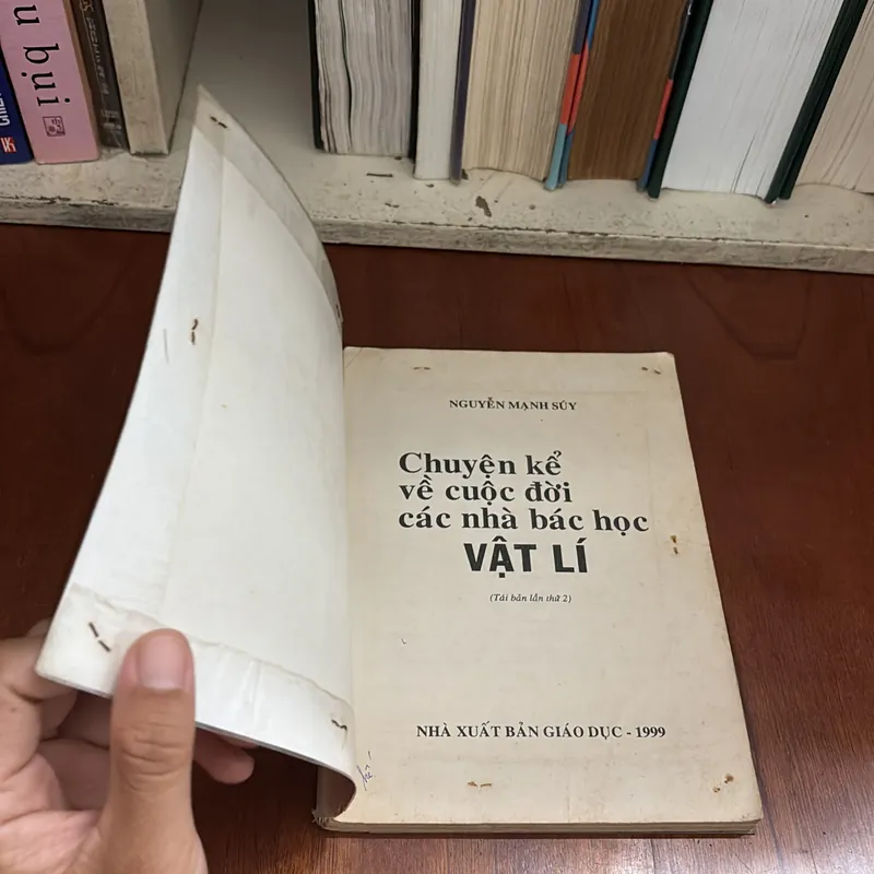 II Tựa sách: Chuyện Kể Về Cuộc Đời Các Nhà Bác Học Vật Lý - Nguyễn Mạnh Suý - 1999 595710