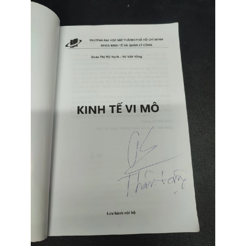 Kinh tế vi mô năm 2022 mới 80% ố nhẹ có viết nhiều HCM.TN2602 giáo trình 300251