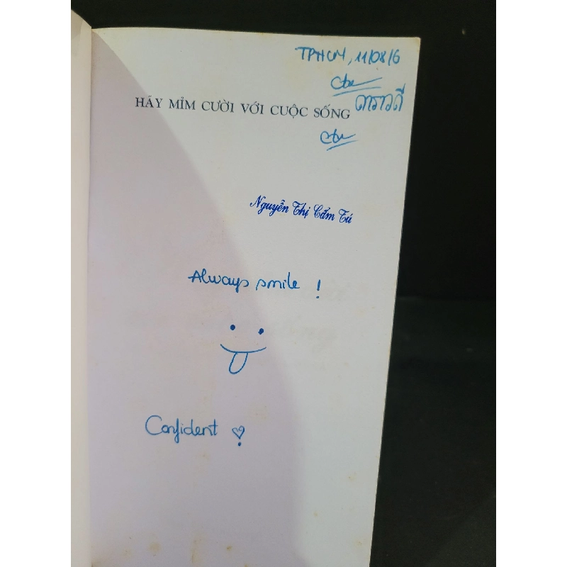Hãy mỉm cười với cuộc sống mới 80% bẩn nhẹ, có chữ ký 2005 Nhiều tác giả HCM3004 VĂN HỌC 918880
