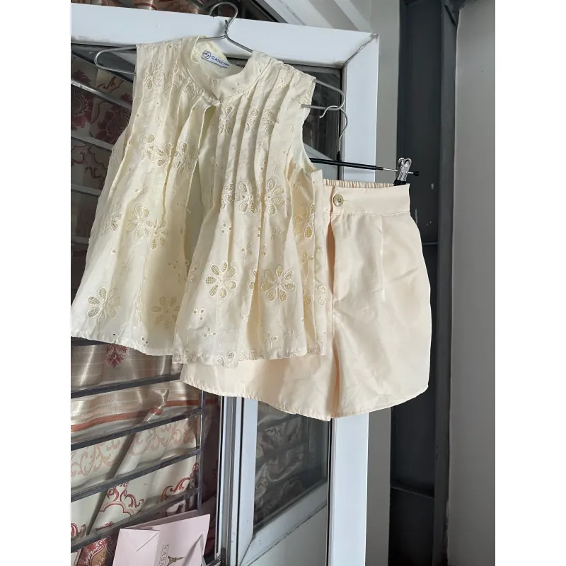 Set váy áo nữ Tay Ngắn phối ren hoa văn màu kem 1004757