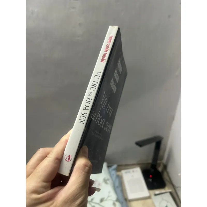 Vũ trụ và hoa sen - Trịnh Xuân Thuận 992265