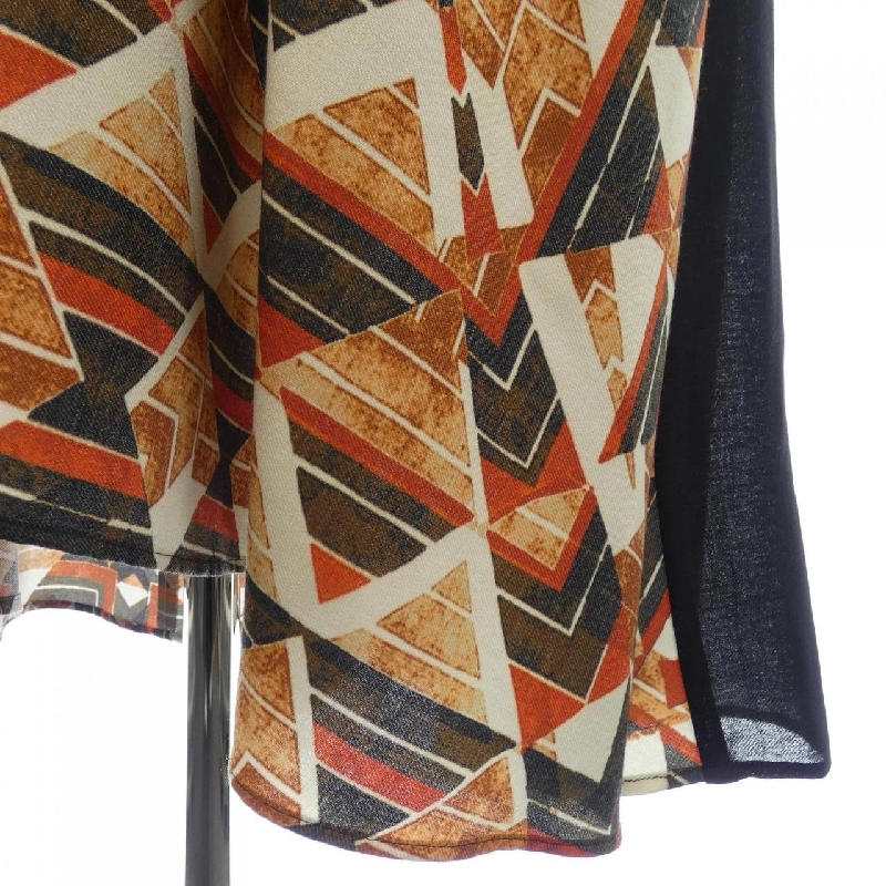 STUMBLY Skirt - Hàng hiệu Chính hãng 819911