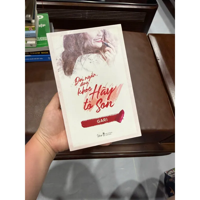 Đời Ngắn Đừng Khóc, Hãy Tô Son – Gari | Tản Văn Truyền Cảm Hứng Cho Phụ Nữ Hiện Đại- K5 1034919