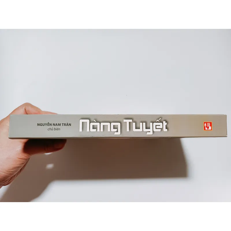 Tuyển tập văn thơ Nàng Tuyết tập hợp tác phẩm của mười hai tác giả Nhật Bản 716571