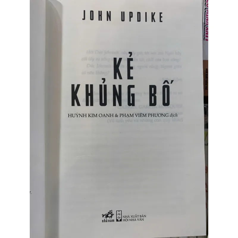 KẺ KHỦNG BỐ - JOHN UPDIKE (HUỲNH KIM OANH VÀ PHẠM VIÊM PHƯƠNG dịch)  1011788