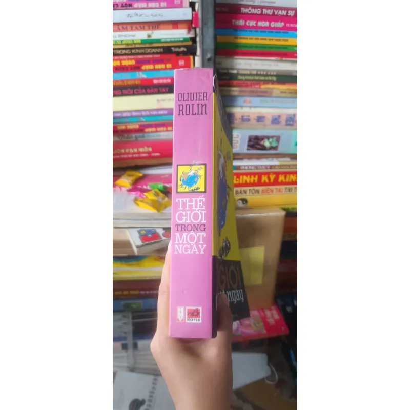 Thế Giới Trong Một Ngày- Olivier Rolin 602994