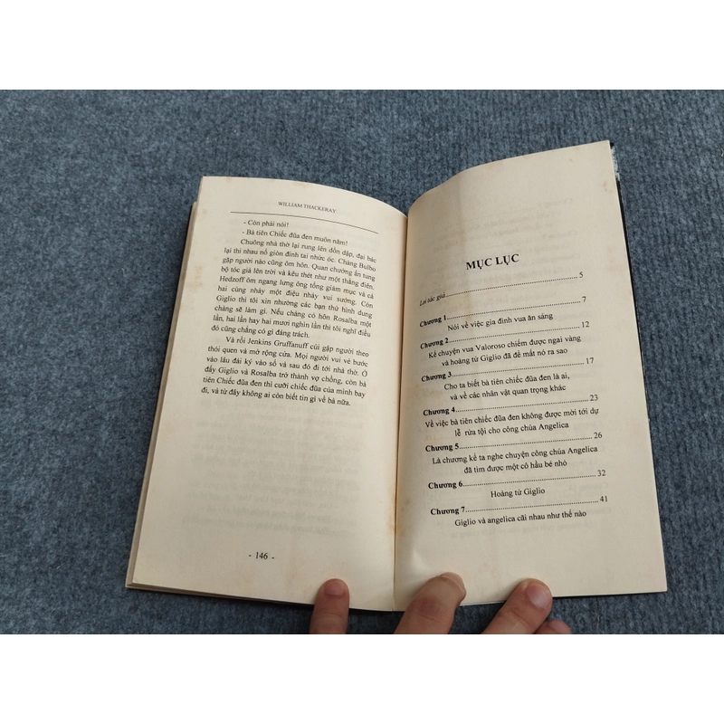 CHIẾC NHẪN VÀ BÔNG HỒNG - WILLIAM THACKERAY 478632