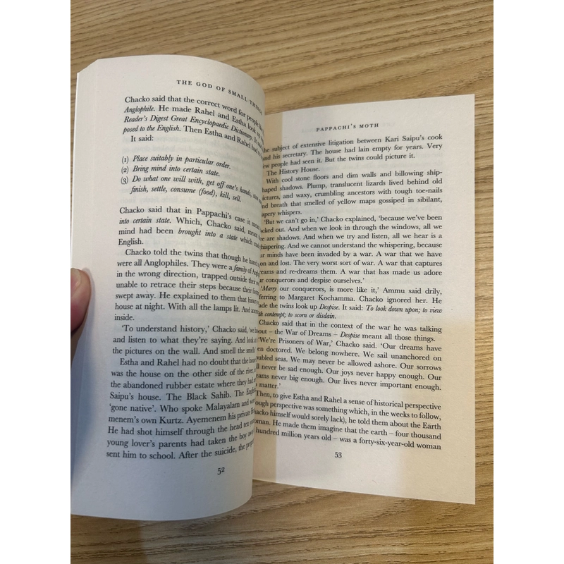 The God of Small Things (Chúa Trời của những điều vụn vặt) - Arundhati Roy (MỚI) 391299
