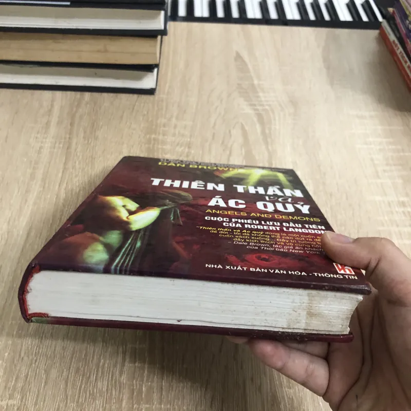 THIÊN THẦN VÀ ÁC QUỶ ( Dan Brown) 1051562