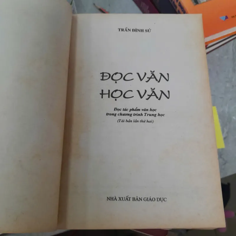 ĐỌC VĂN HỌC VĂN - TRẦN ĐÌNH SỬ 1038557