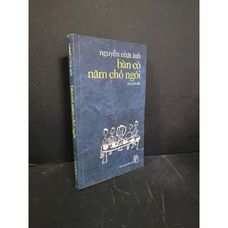 Bàn có năm chỗ ngồi mới 90% bẩn bìa, ố nhẹ, có chữ ký 2007 Nguyễn Nhật Ánh HCM3004 VĂN HỌC 445183