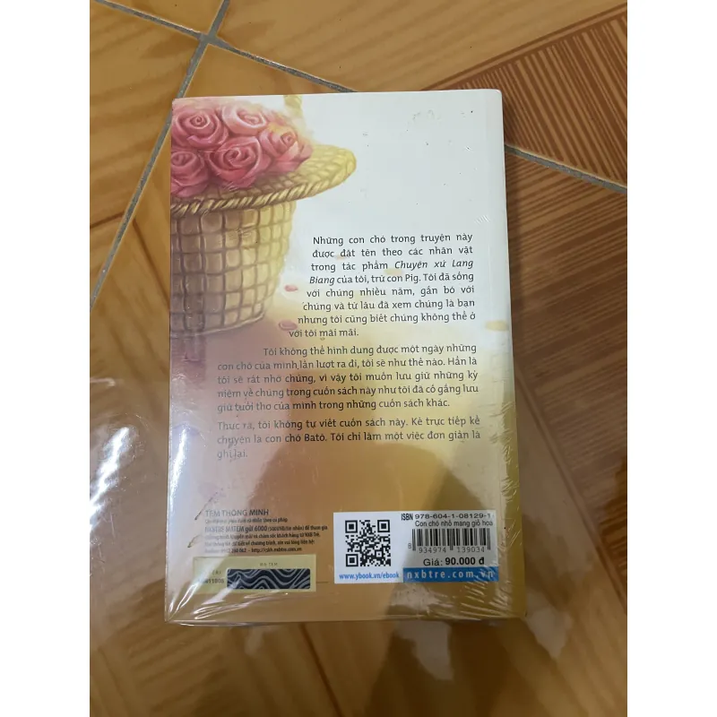 Con chó nhỏ mang giỏ hoa hồng  960780