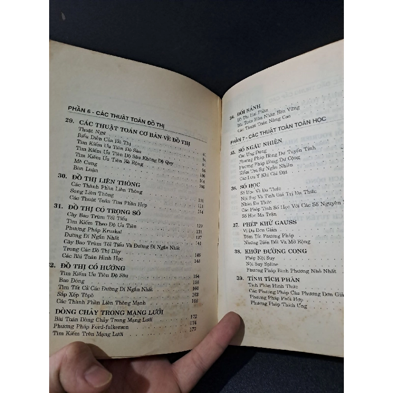 Cẩm nang thuật toán mới 70% ố có highlight nhẹ 1995 Robert Sedgewick HCM2103 GIÁO TRÌNH, CHUYÊN MÔN 918650