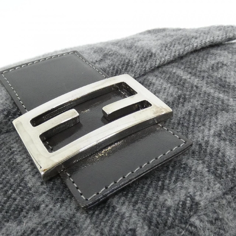 Túi xách vai Fendi Mamma Baguette 26325 - Hàng hiệu Authentic 764115