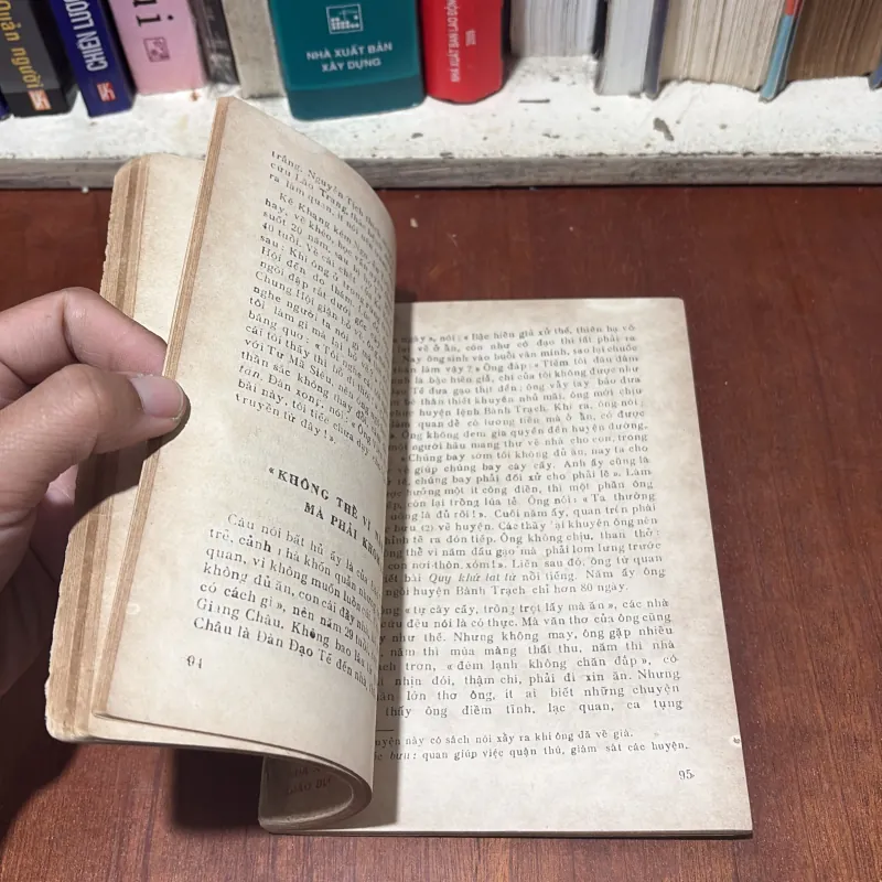 II Văn Học Việt Nam: Chuyện Làng Văn _ Việt Nam Và Thế Giới (2 Tập) - 1987 752314