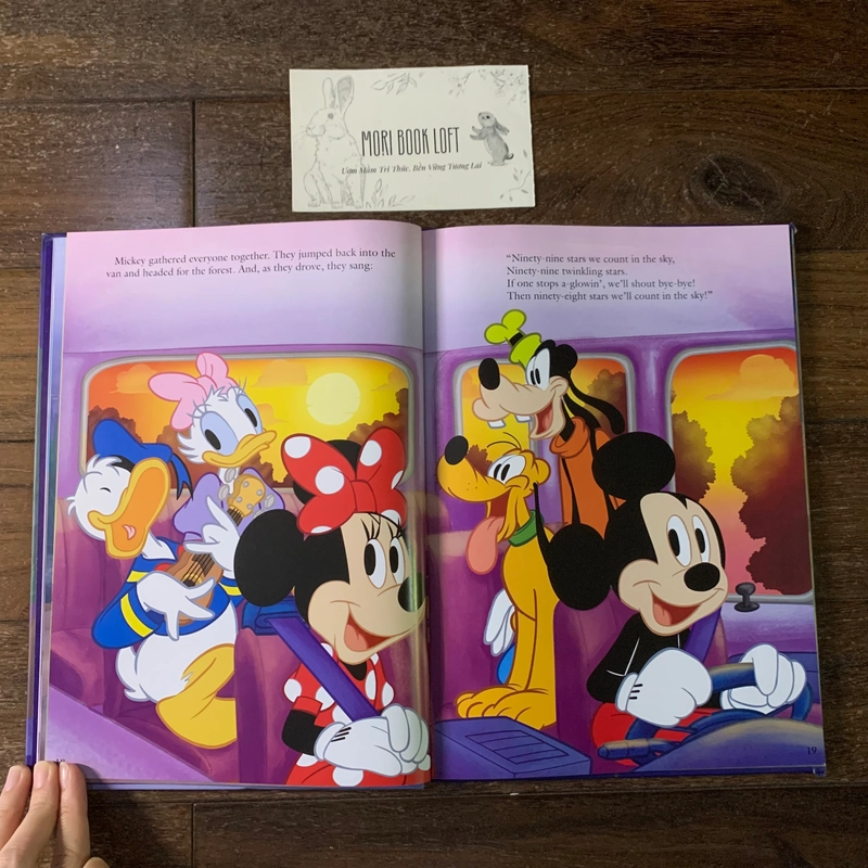 Sách ngoại văn Sweet Dreams, Mickey, Used, Bìa cứng đục lỗ, chất lượng như hình 492671