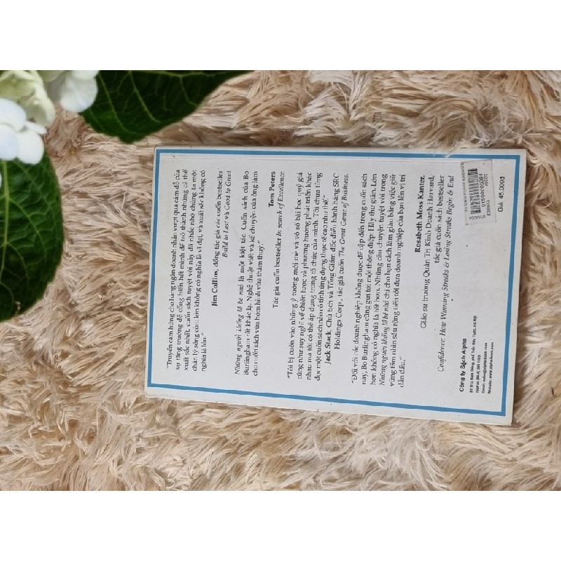 Sách Những người khổng lồ bé nhỏ cũ 1085