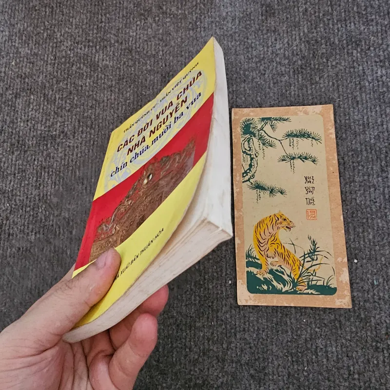 Các đời vua chúa nhà Nguyễn, chín chúa mười ba vua 754045