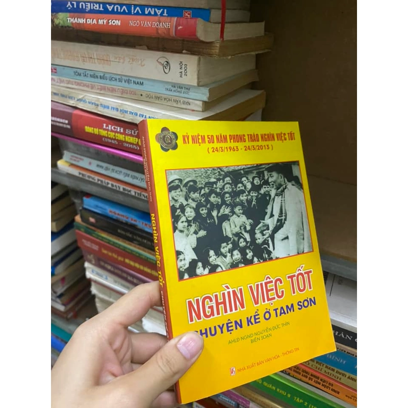 Sách Nghìn việc tốt chuyện kể ở Tam Sơn 308342