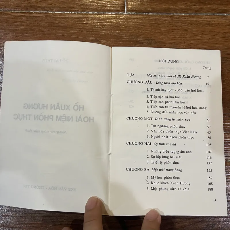 Hồ Xuân Hương Hoài niệm phồn thực - Đỗ Lai Thuý (k4) 708193