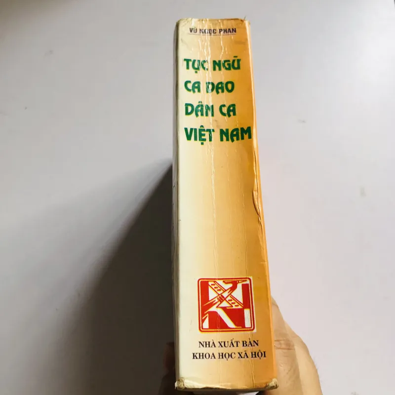 📚 TỤC NGỮ CA DAO VIỆT NAM – Vũ Ngọc Phan 573504