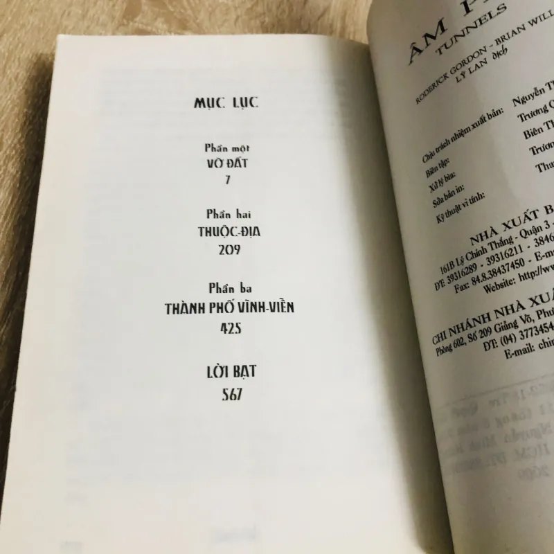 Âm Phủ (Tunnels) – cuốn phiêu lưu kỳ bí cực cuốn hút! 992382