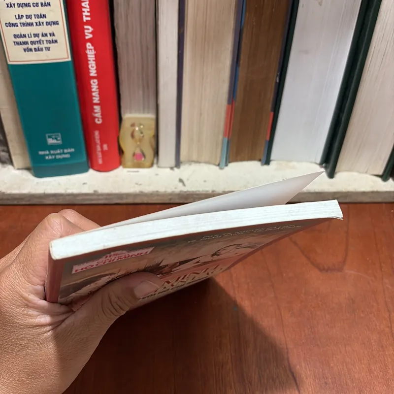 II Sách Lịch Sử: Hồ Chí Minh Với Nhân Dân Lào - 2005 800355