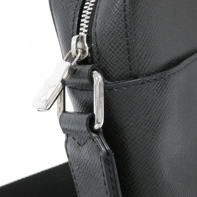 Túi đeo chéo Louis Vuitton Taiga Anton PM M33427 - Hàng hiệu Chính hãng 767536