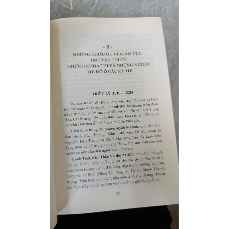 THI CỬ HỌC VỊ HỌC HÀM DƯỚI CÁC TRIỀU ĐẠI PHONG KIẾN VIỆT NAM - ĐINH VĂN NIÊM 789852