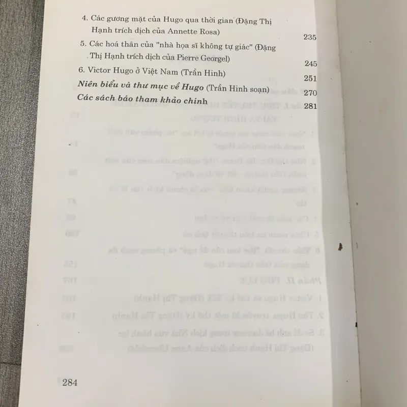 Tiểu thuyết hugo chuyên luận. Có chữ ký tặng của tg. 10b2 1026351