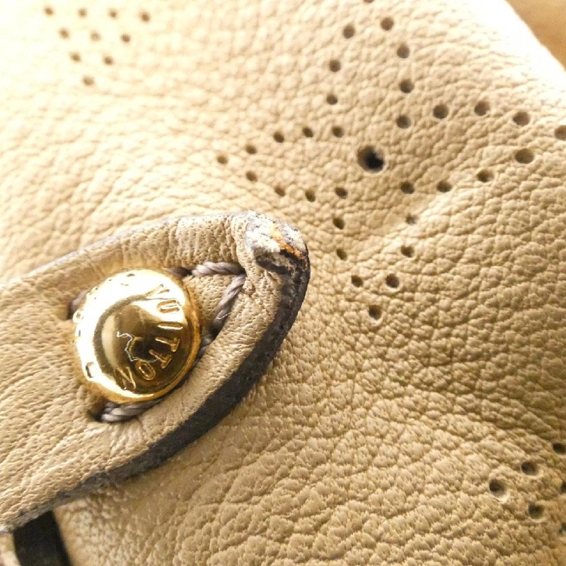 Túi xách vai Louis Vuitton Mahina L M93819 - Hàng hiệu Chính hãng 768200